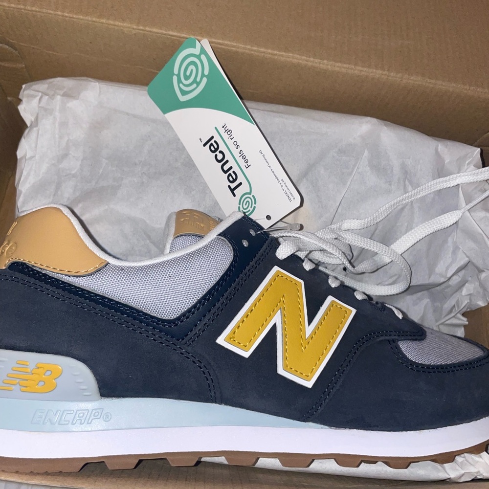 New Balance Navy, Gray and Yellow 574 Retro Sneakers sz8.5 Mens - Picture 6 of 7